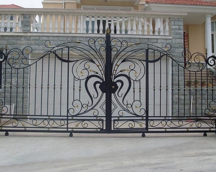 Jasa Pembuatan pintu pagar besi di Bali